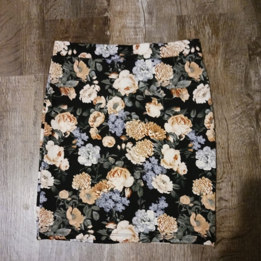 NWOT Forever 21 Floral Skirt